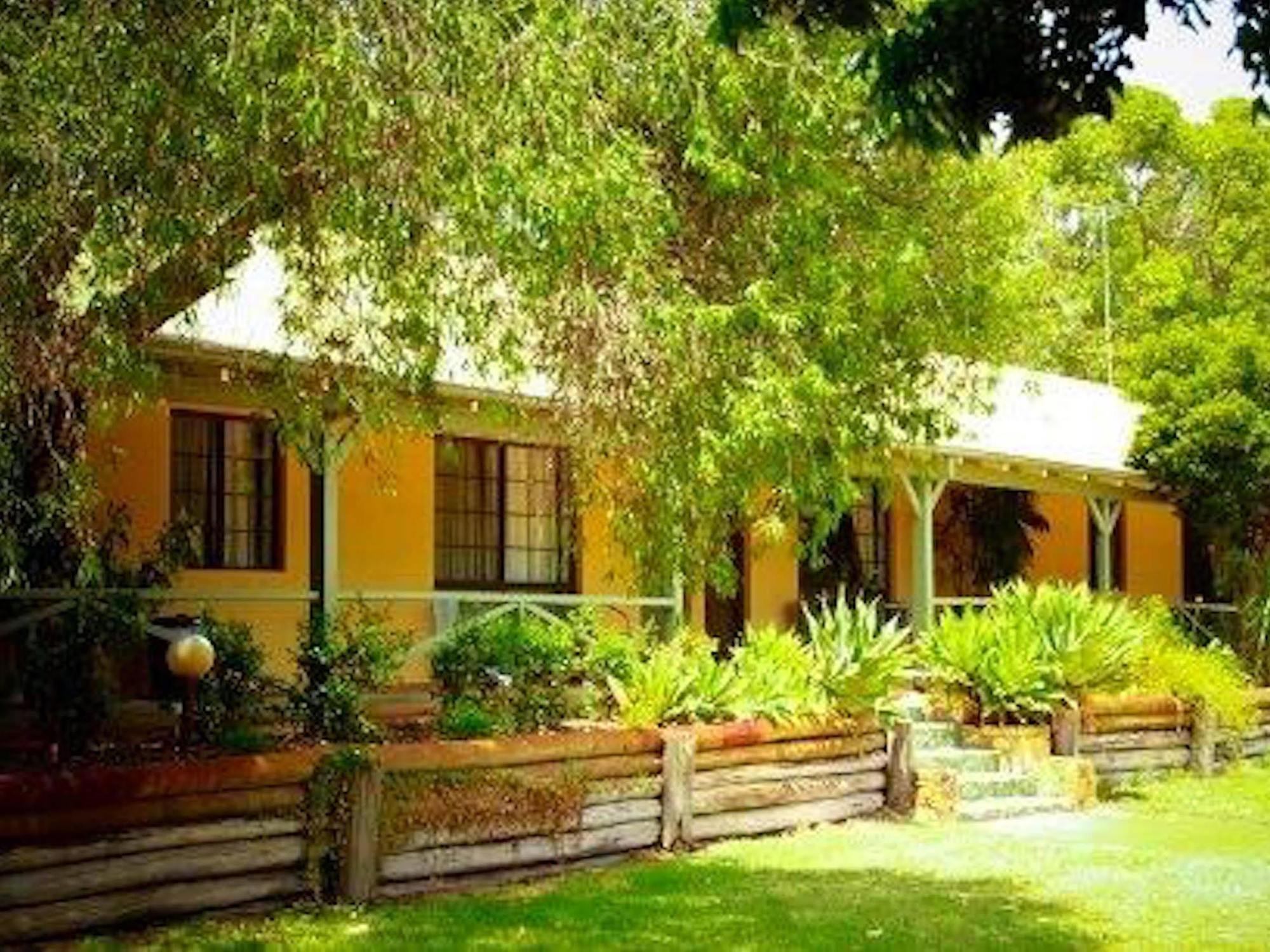 Ravenswood Hotel Exterior photo